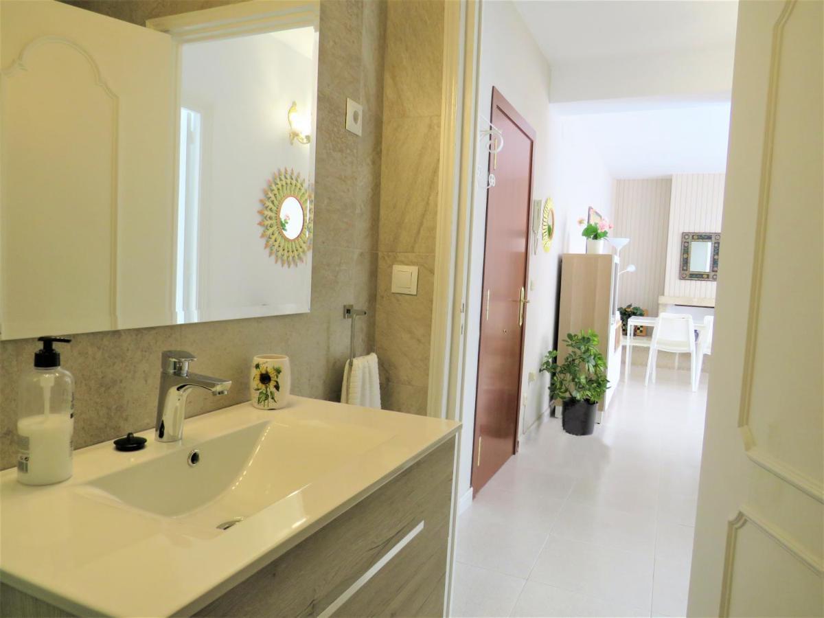 Elizabeth Beach Apartment With Seaviews! Torremolinos Esterno foto